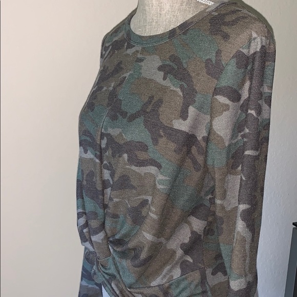 🌺🦋HOST PICK!!Anthropology Drew Camo Top - Picture 5 of 11